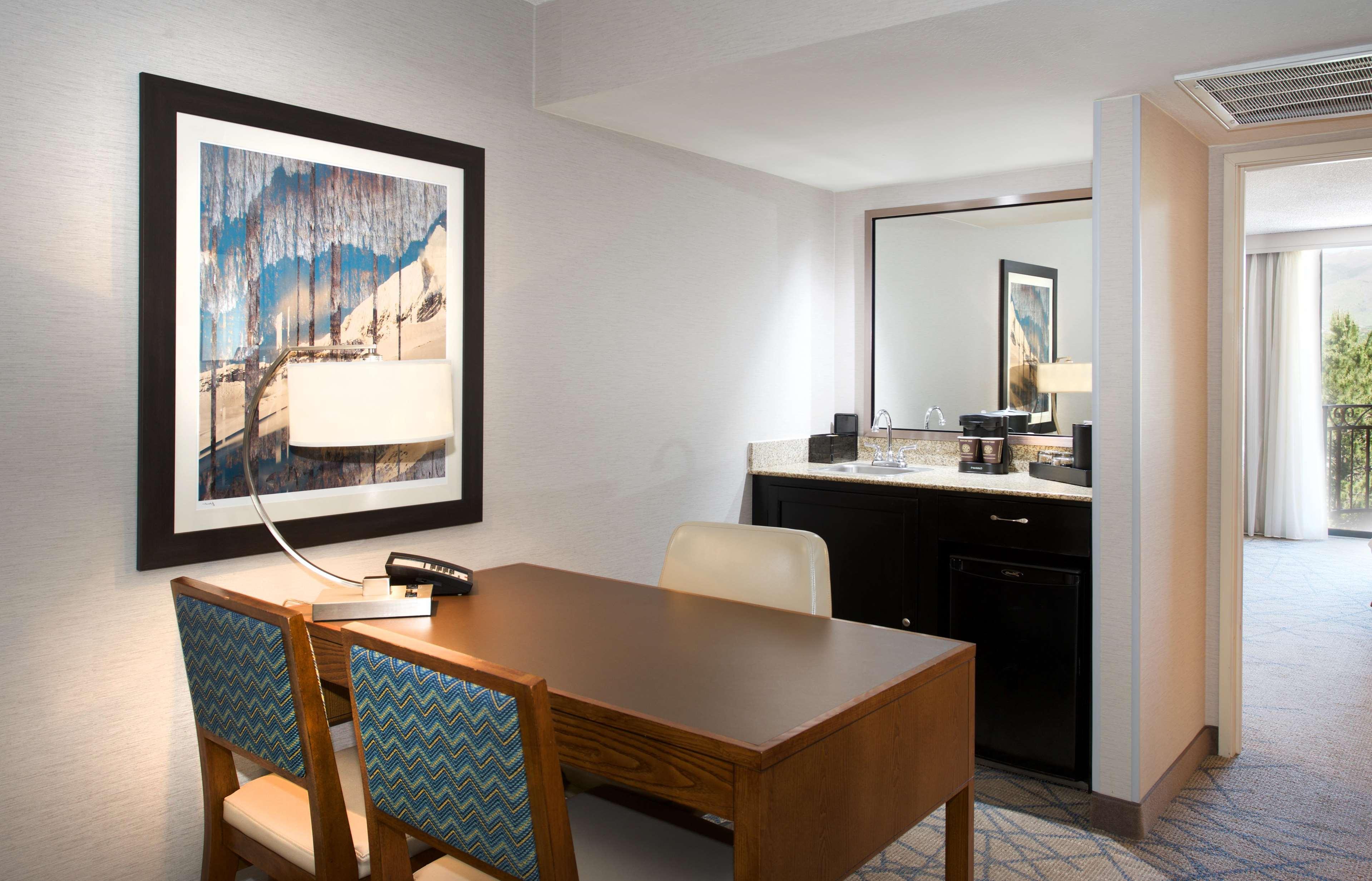 Embassy Suites By Hilton Colorado Springs Buitenkant foto