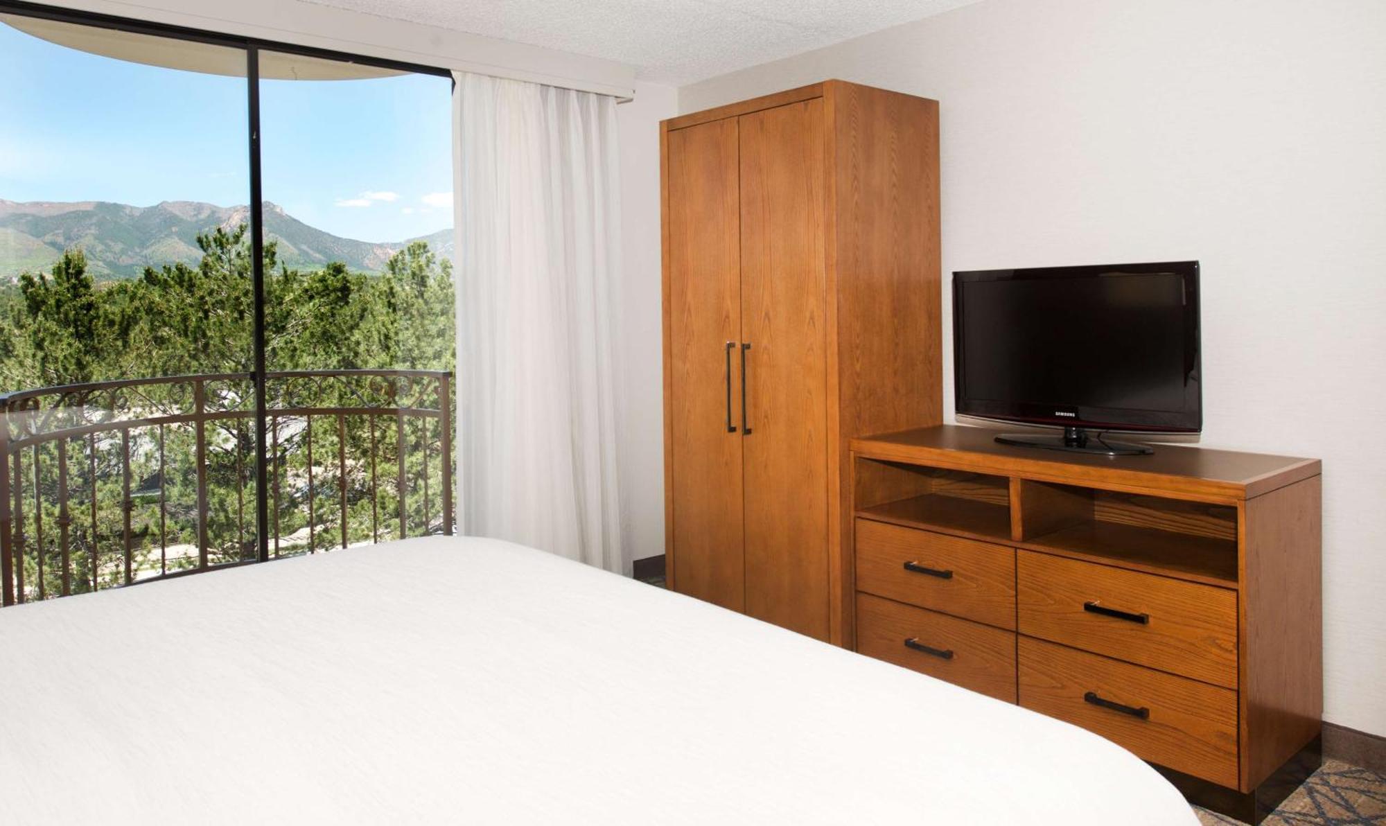 Embassy Suites By Hilton Colorado Springs Buitenkant foto