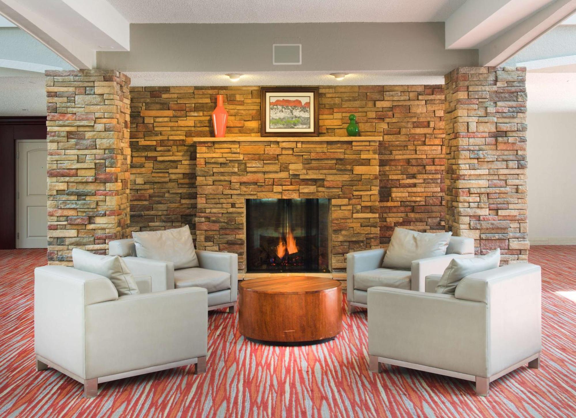 Embassy Suites By Hilton Colorado Springs Buitenkant foto